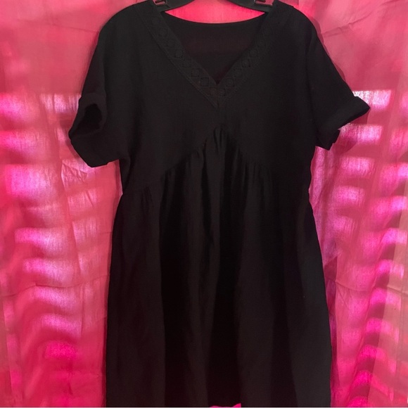 Short Rolled Sleeve V-Neck Black Dress Medium Embroidered Neck Detail - Picture 1 of 5